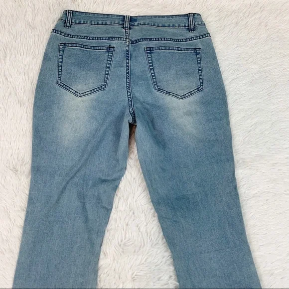 A.Z.I mid rise back floral embroidered blue jeans light wash - Picture 11 of 11